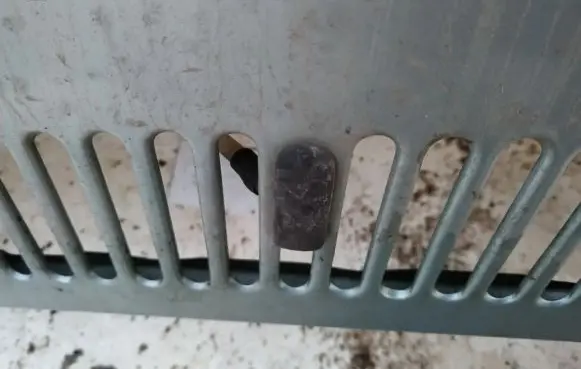 Windshield washer spray nozzle