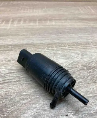 BMW 5 E39 Windscreen/windshield washer pump 8377612