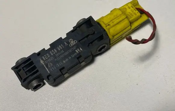 Audi A4 S4 B7 8E 8H Airbag deployment crash/impact sensor 8E0959651A