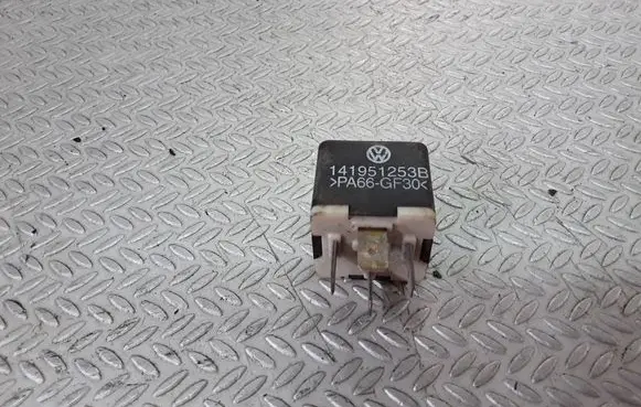Volkswagen PASSAT B5.5 Other relay 141951253B