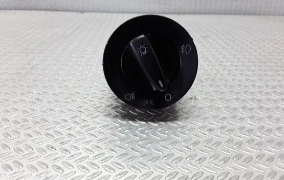 Volkswagen Golf IV Light switch 1C0941531