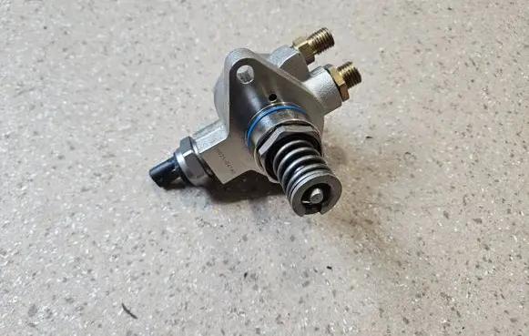 Audi A8 S8 D4 4H Fuel injection high pressure pump 079127025Q