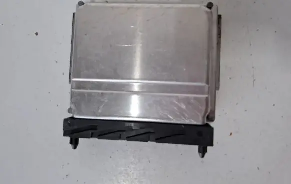 Volvo V70 Engine control unit/module 08677708