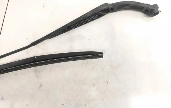 Subaru Outback Front wiper blade arm