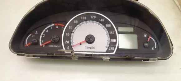 Hyundai Tiburon Speedometer (instrument cluster) 9400317360