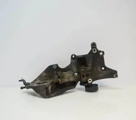 Volkswagen PASSAT B6 Generator/alternator bracket 03L903139D
