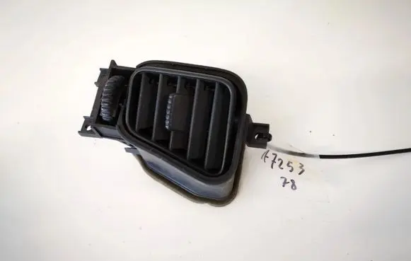 Honda HR-V Dashboard side air vent grill/cover trim 776302sh00 77630-2sh-00