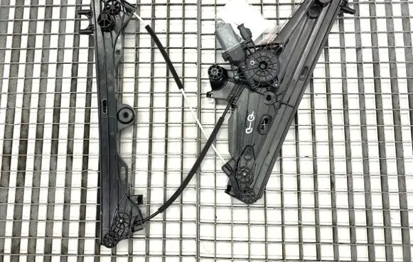 Peugeot 308 SW Front door window regulator with motor 9830815180