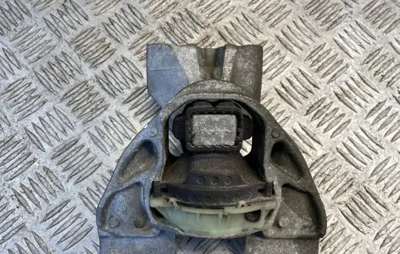 Ford Transit Courier Engine mount bracket