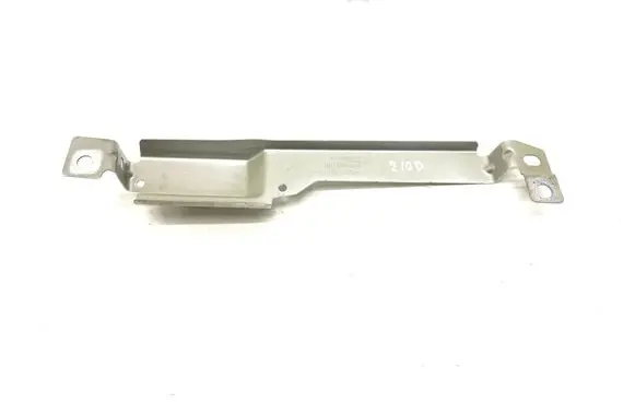 Volvo XC60 Fender mounting bracket 31424581