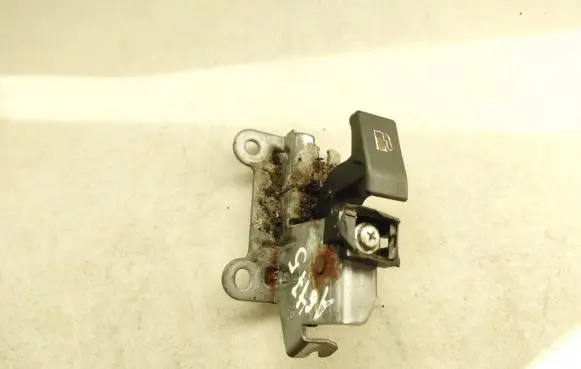 Subaru Outback Fuel tank opening switch 
