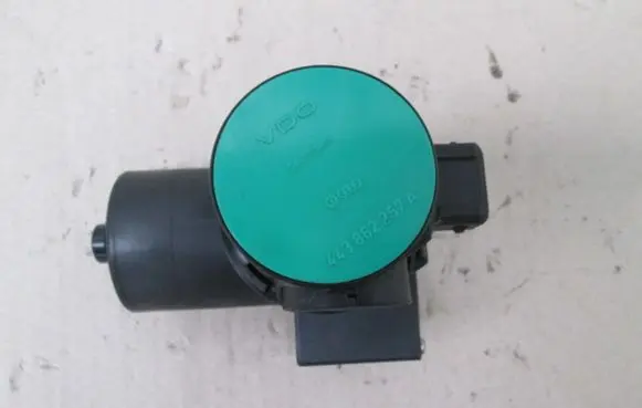 Volkswagen Jetta II Central locking vacuum pump 