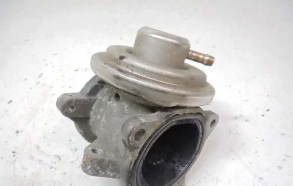 Volkswagen Polo EGR valve 045129637A