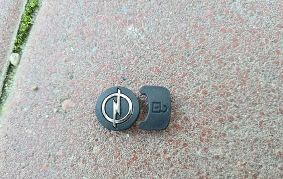 Opel Astra K Ignition key/card 