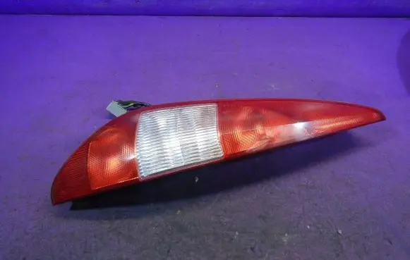 Ford Mondeo Mk III Rear/tail lights 1S7113405C