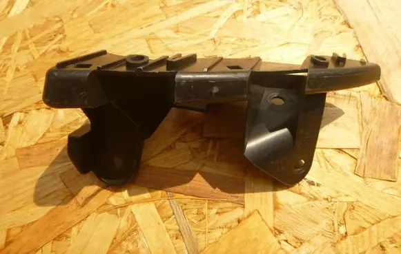 Rear bumper mounting bracket