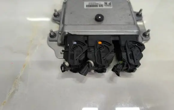 Nissan Qashqai Engine control unit/module MEC951070D31831 MEC951070