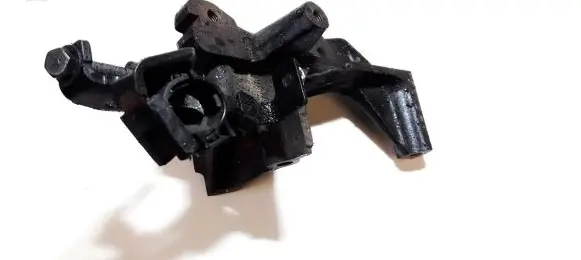 Nissan Sunny Engine mounting bracket