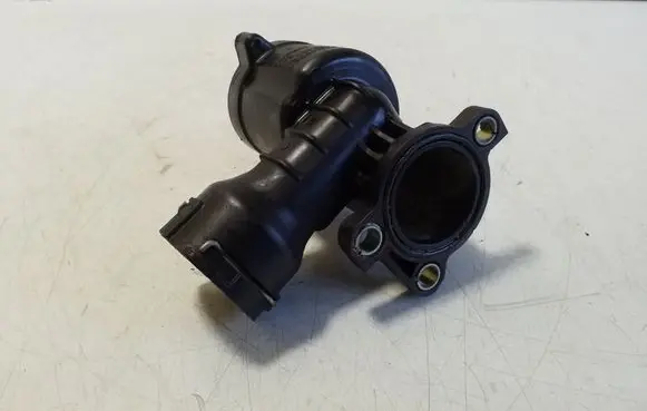 Volkswagen PASSAT B8 Engine coolant pipe/hose 04L121111H