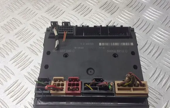 Skoda Fabia Mk1 (6Y) Central body control module 6Q1937049C