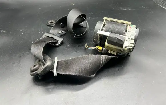 Ford Mondeo MK IV Front seatbelt 6G9N61295AFW 606637600