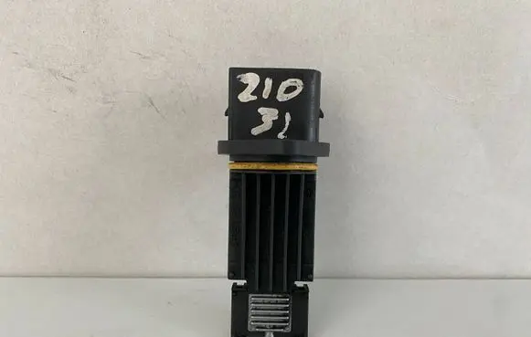 Mercedes-Benz E W210 Mass air flow meter A6110940048