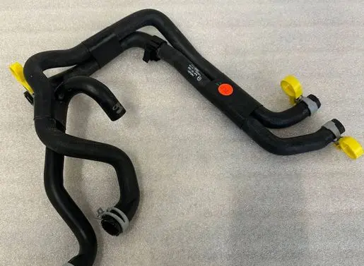 Audi A5 Engine coolant pipe/hose 8B3122157K
