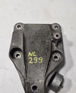 BMW 5 F10 F11 Engine mounting bracket 6777623