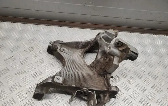 Audi A4 S4 B9 Engine mounting bracket 8W0399296E
