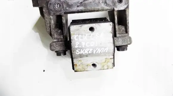 Mercedes-Benz CLK A209 C209 Engine mount bracket