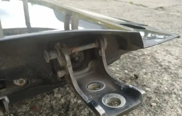 Citroen C2 Front door upper hinge