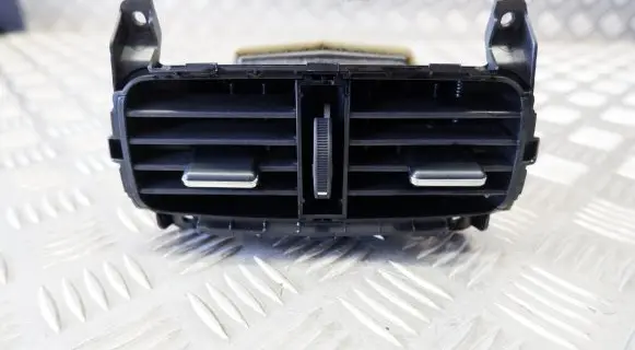 Rear air vent grill