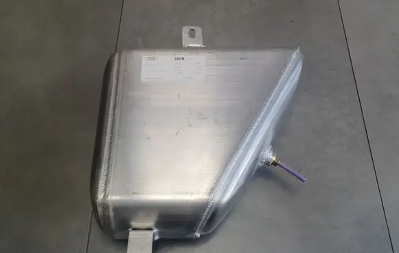Audi Q8 Air suspension tank/reservoir 4M0616203F