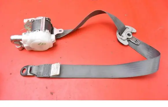 Toyota Prius (XW30) Front seatbelt 7S2070P