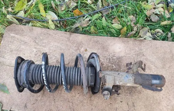Front shock absorber with coil spring