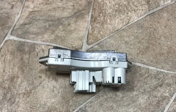 BMW X1 E84 Heater blower fan relay T1015486A