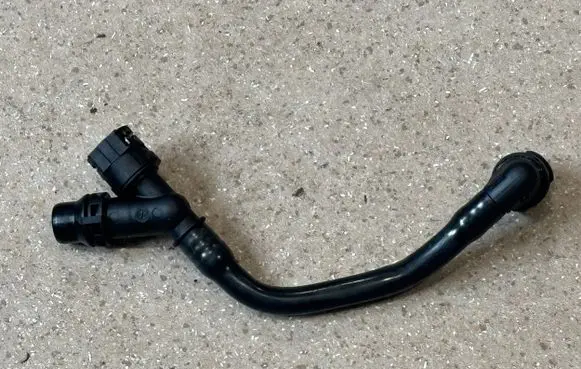 BMW 5 G30 G31 Engine coolant pipe/hose 9430895