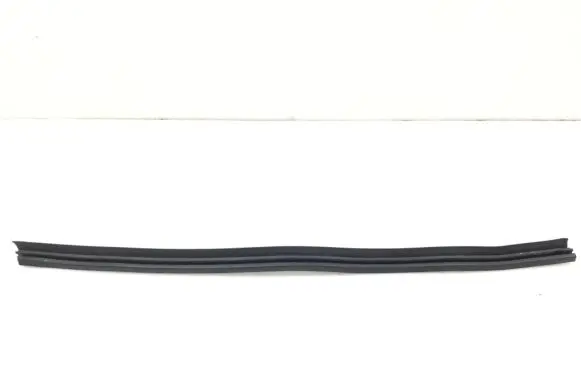 Nissan Qashqai Front door trim bar 