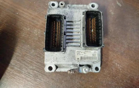 Opel Astra H Engine control unit/module 55350552