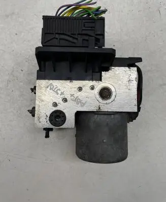 Volkswagen PASSAT B5.5 ABS Pump 8E06141HT