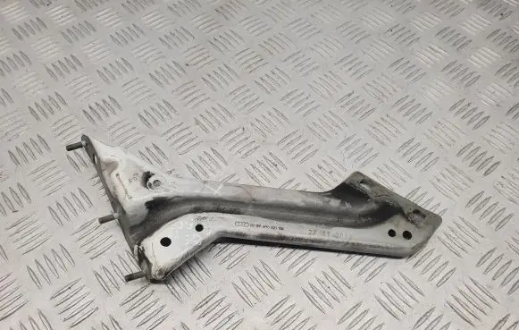 Audi Q5 SQ5 Fender mounting bracket 8R0821136