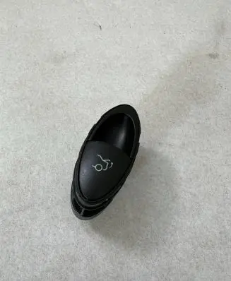 Mercedes-Benz E W211 Tailgate opening switch A2118210379 SWF502061