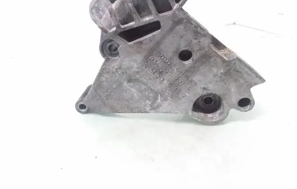 Skoda Octavia Mk2 (1Z) Engine mounting bracket 03G199207G