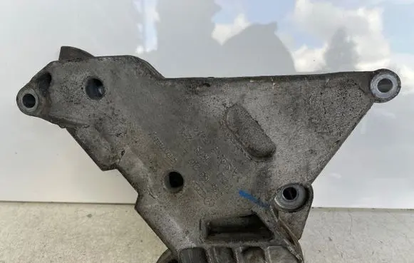Volkswagen PASSAT B6 Engine mounting bracket 03G199207E V150KTS21