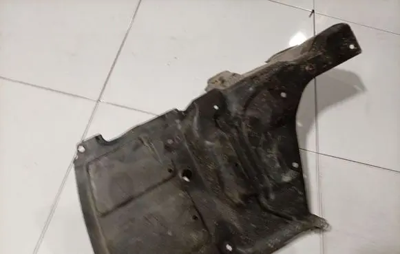 Toyota Corolla E120 E130 Engine splash shield/under tray 5891205010