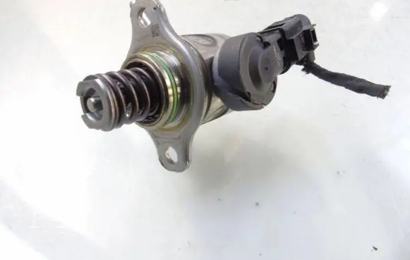 Audi A1 Fuel injection high pressure pump 05E127027G