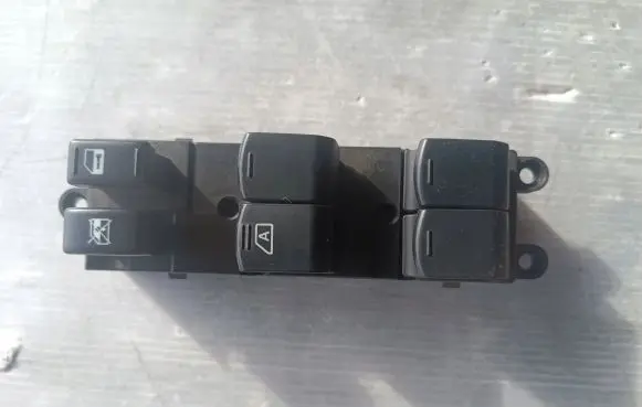 Subaru Impreza III Electric window control switch 157393