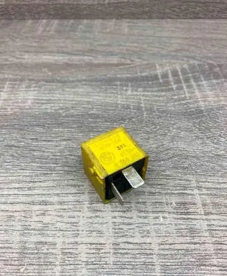 BMW 5 E34 Other relay 8366282 V23134Z1014