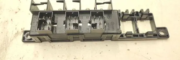 Volkswagen PASSAT B5 Fuse module 8L0941822A