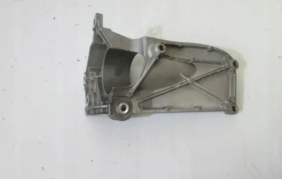 Volvo V60 Engine mounting bracket 31370633